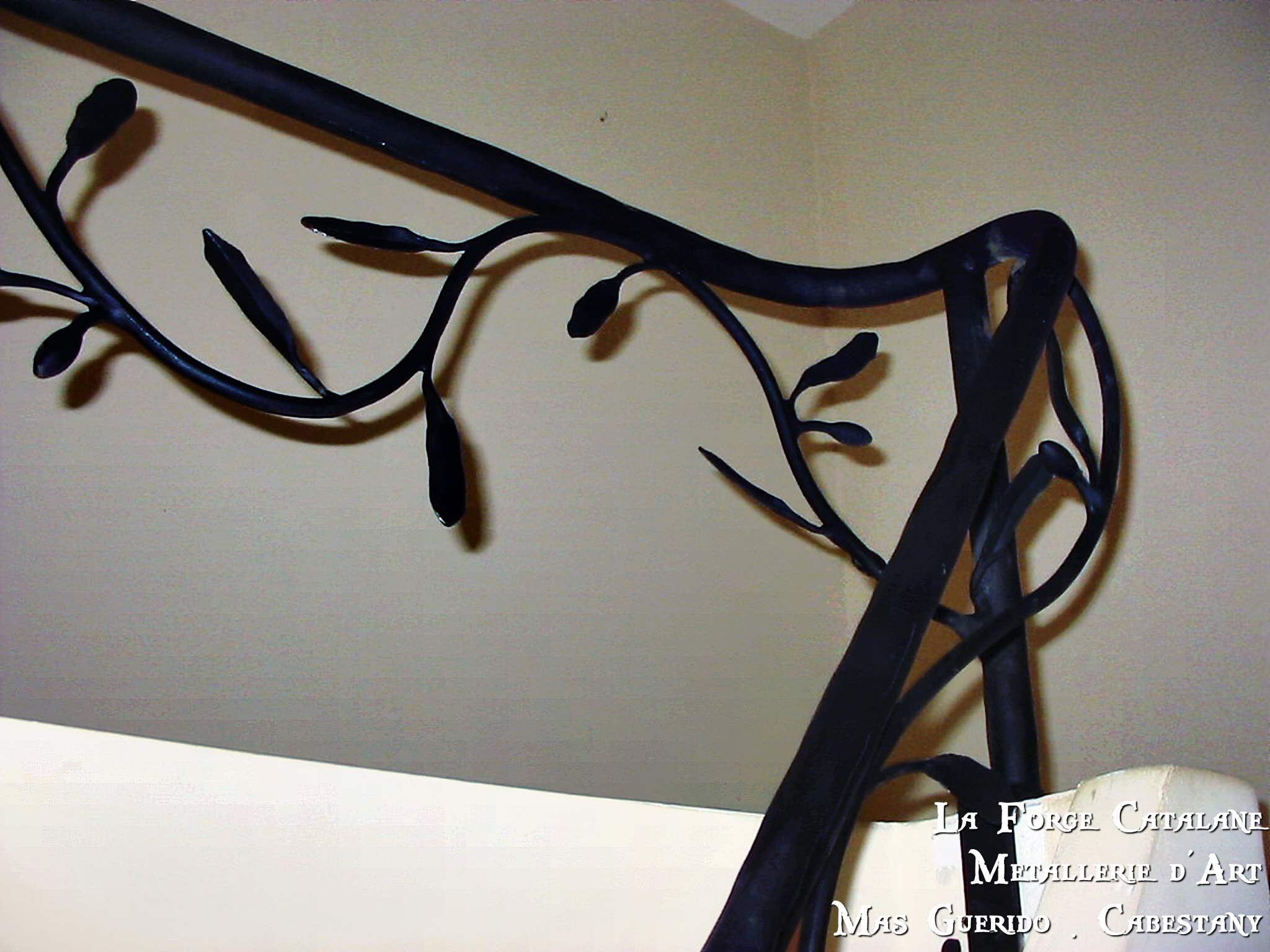 Main courant rameau olivier vegetal forge catalane 3.jpg